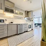 Nr6 4 Bedrooms Apartment *