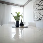 Nr6 4 Bedrooms Apartment *