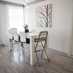 Nr6 4 Bedrooms Apartment *