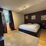 Nr6 4 Bedrooms *