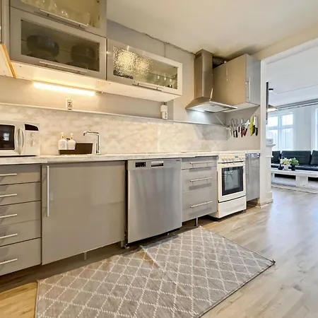 Nr6 4 Bedrooms Appartement