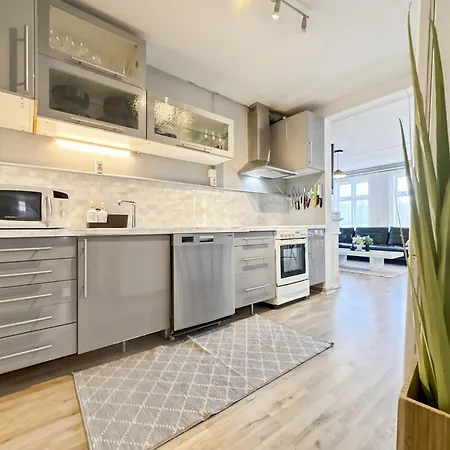 Nr6 4 Bedrooms Appartement *