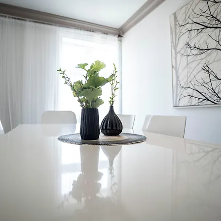 Nr6 4 Bedrooms Appartement *