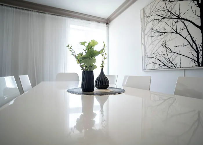 Nr6 4 Bedrooms Apartment *