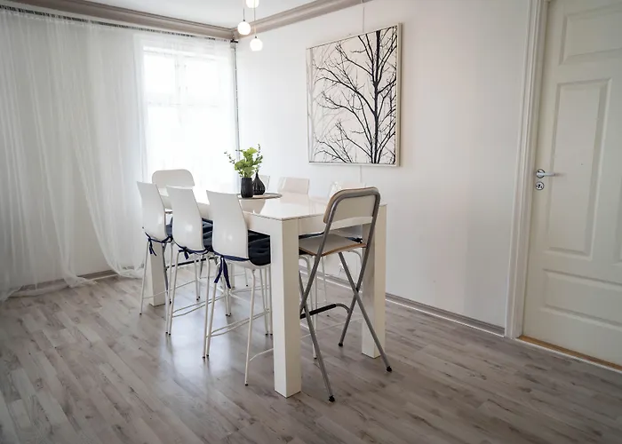 Nr6 4 Bedrooms Apartment *