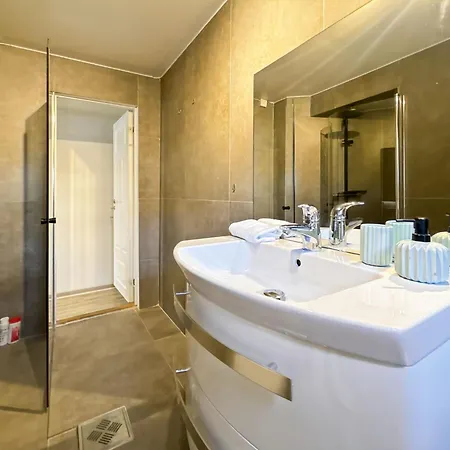 Nr6 4 Bedrooms * ستافانجر