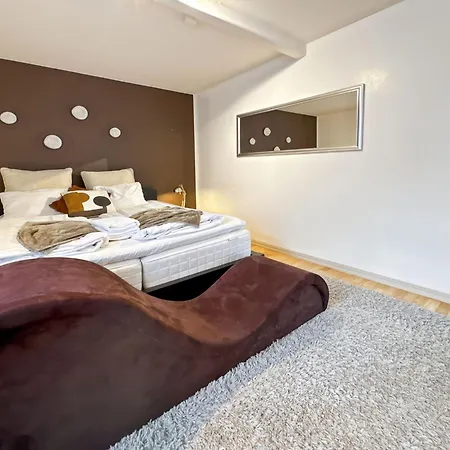 Nr6 4 Bedrooms *