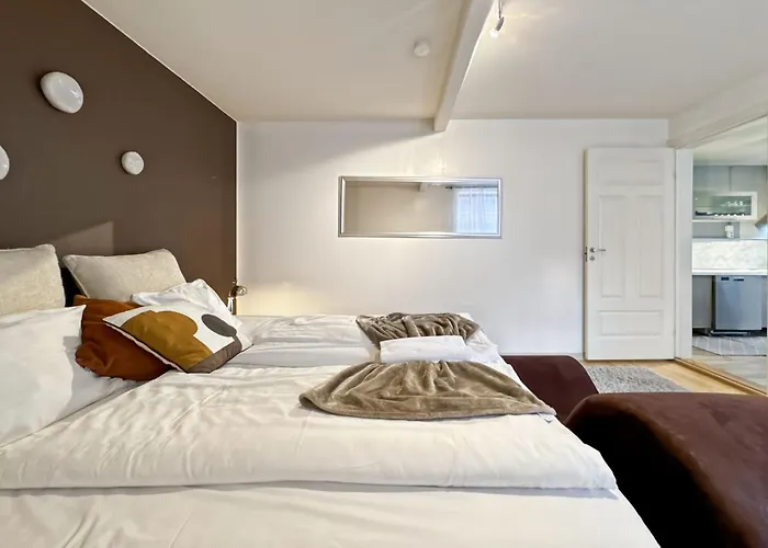 Διαμέρισμα Nr6 4 Bedrooms *