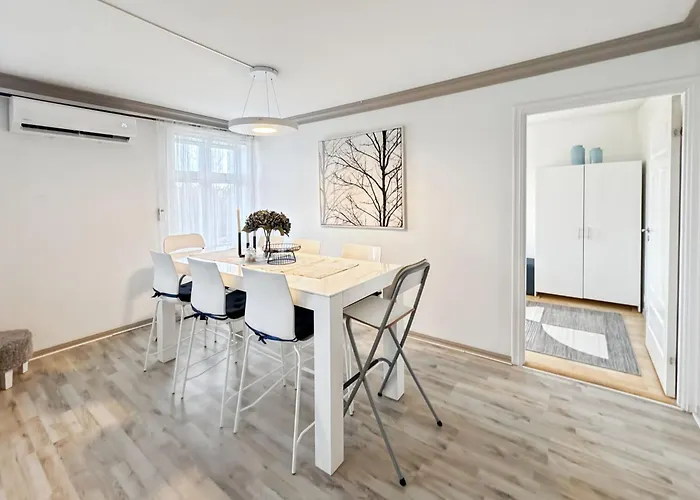 Nr6 4 Bedrooms Διαμέρισμα *