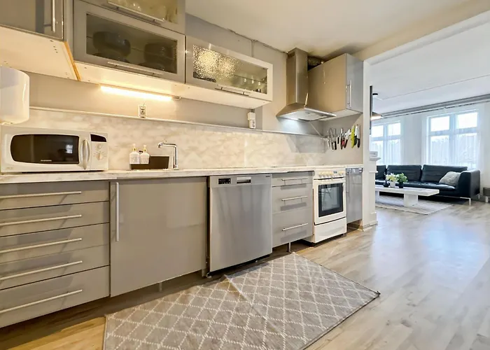 Nr6 4 Bedrooms Διαμέρισμα