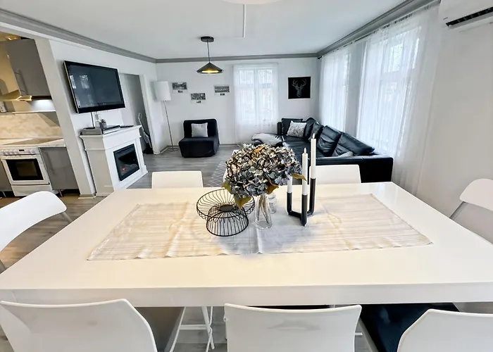 Διαμέρισμα Nr6 4 Bedrooms *