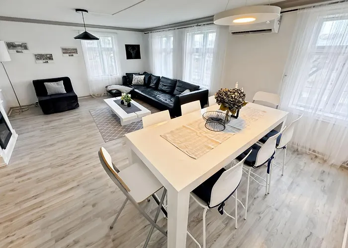 Διαμέρισμα Nr6 4 Bedrooms *